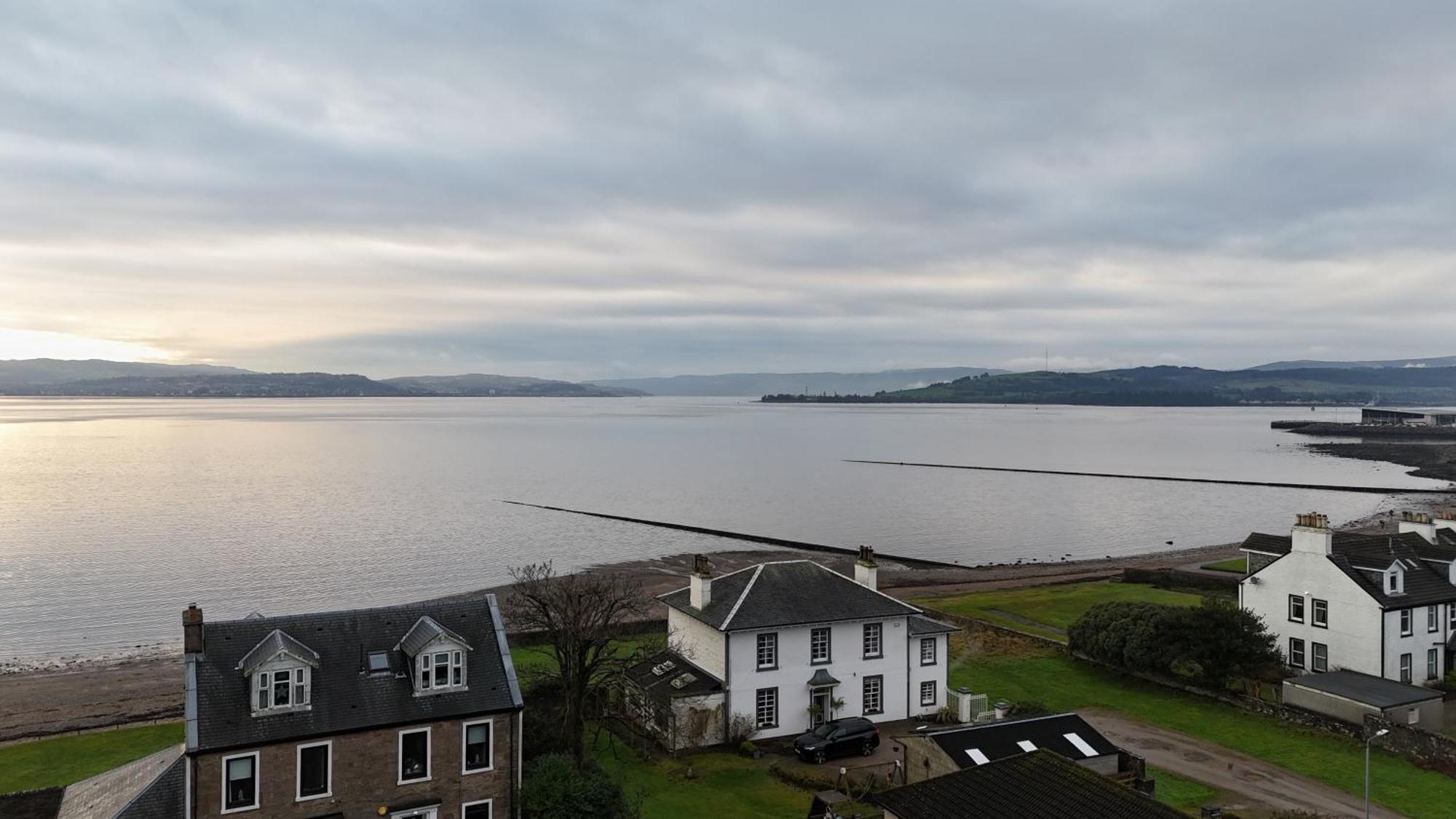 175 On Clyde - Spacious & Cosy Cedar Wood Bungalow Helensburgh Extérieur photo